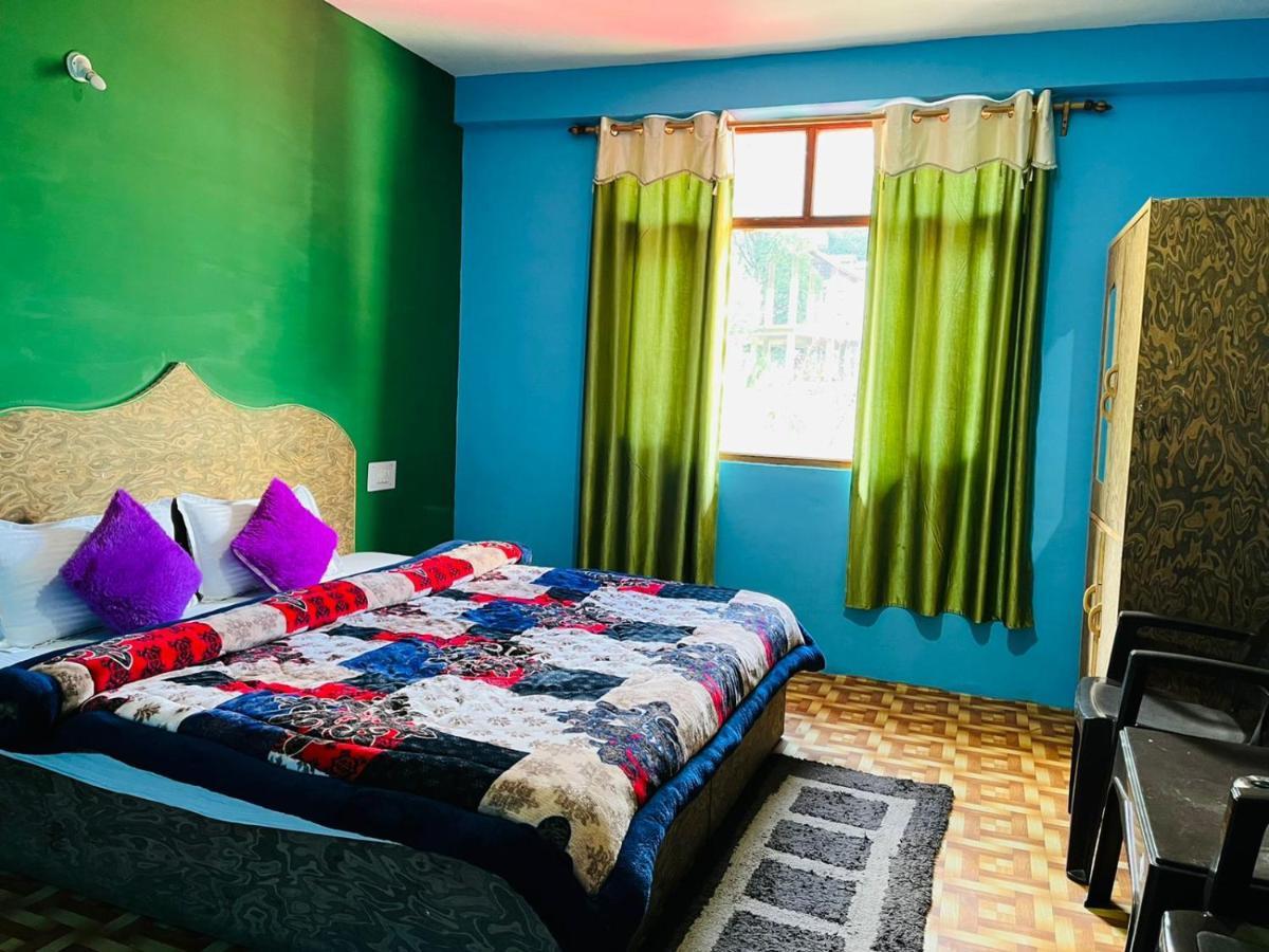 Non Stop Cafe Hostel & Stay Manāli Buitenkant foto