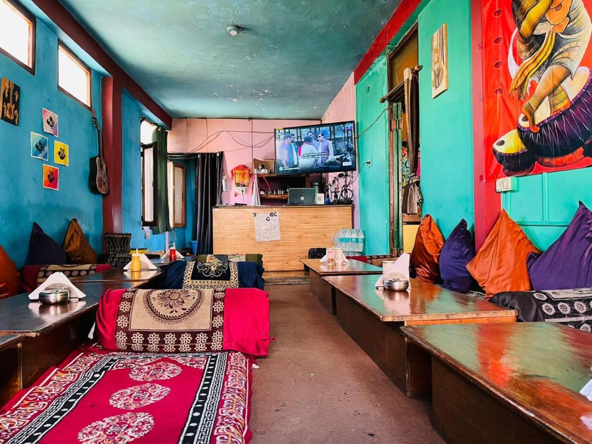 Non Stop Cafe Hostel & Stay Manāli Buitenkant foto