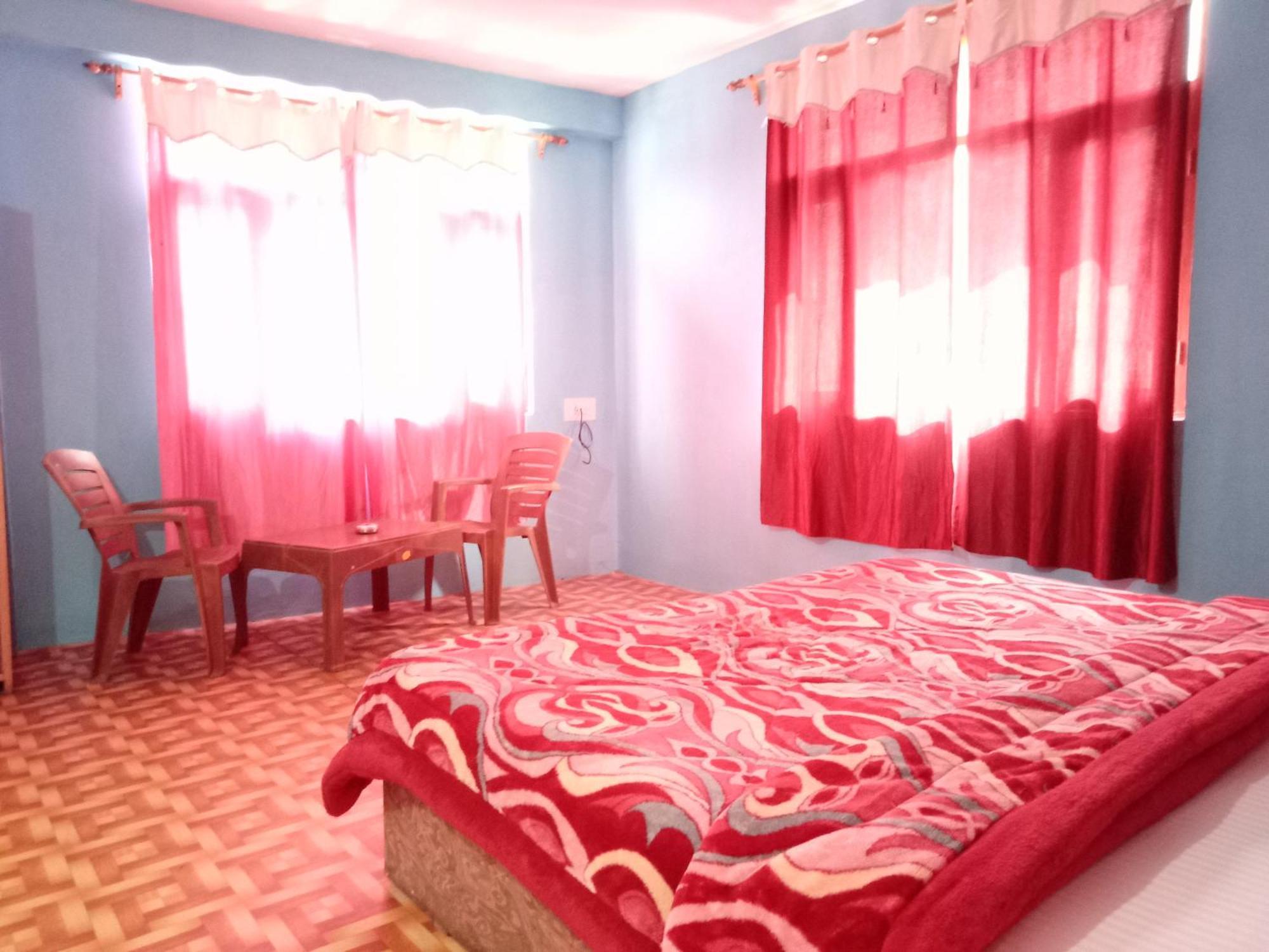 Non Stop Cafe Hostel & Stay Manāli Kamer foto