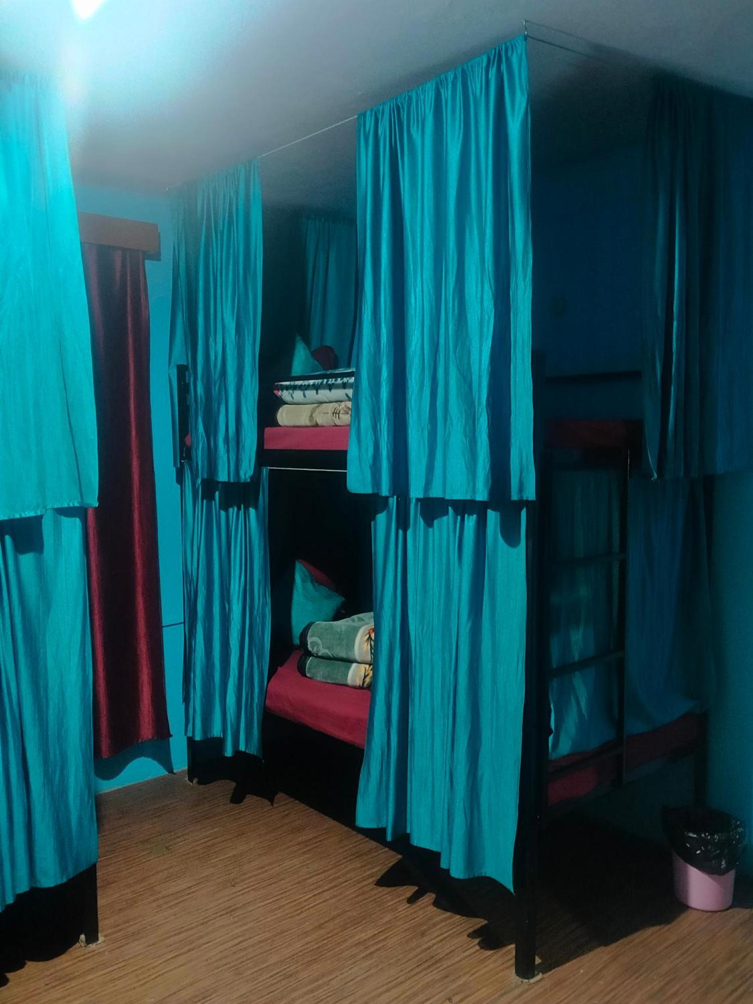 Non Stop Cafe Hostel & Stay Manāli Buitenkant foto