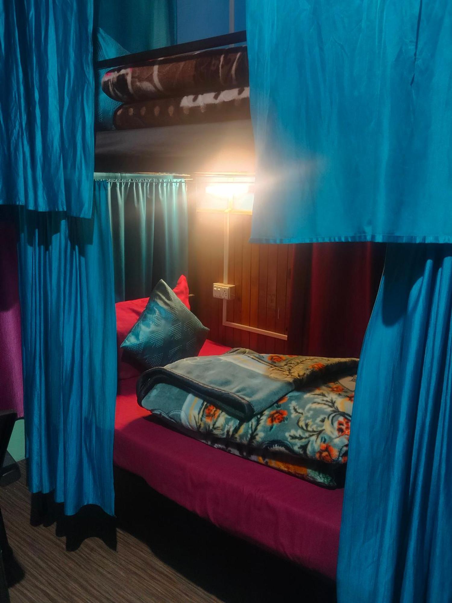 Non Stop Cafe Hostel & Stay Manāli Buitenkant foto