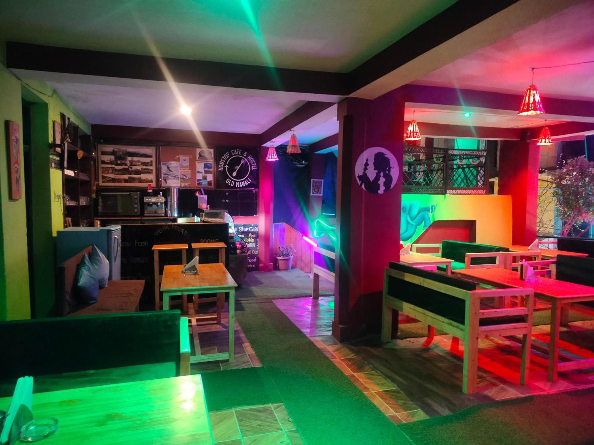 Non Stop Cafe Hostel & Stay Manāli Buitenkant foto