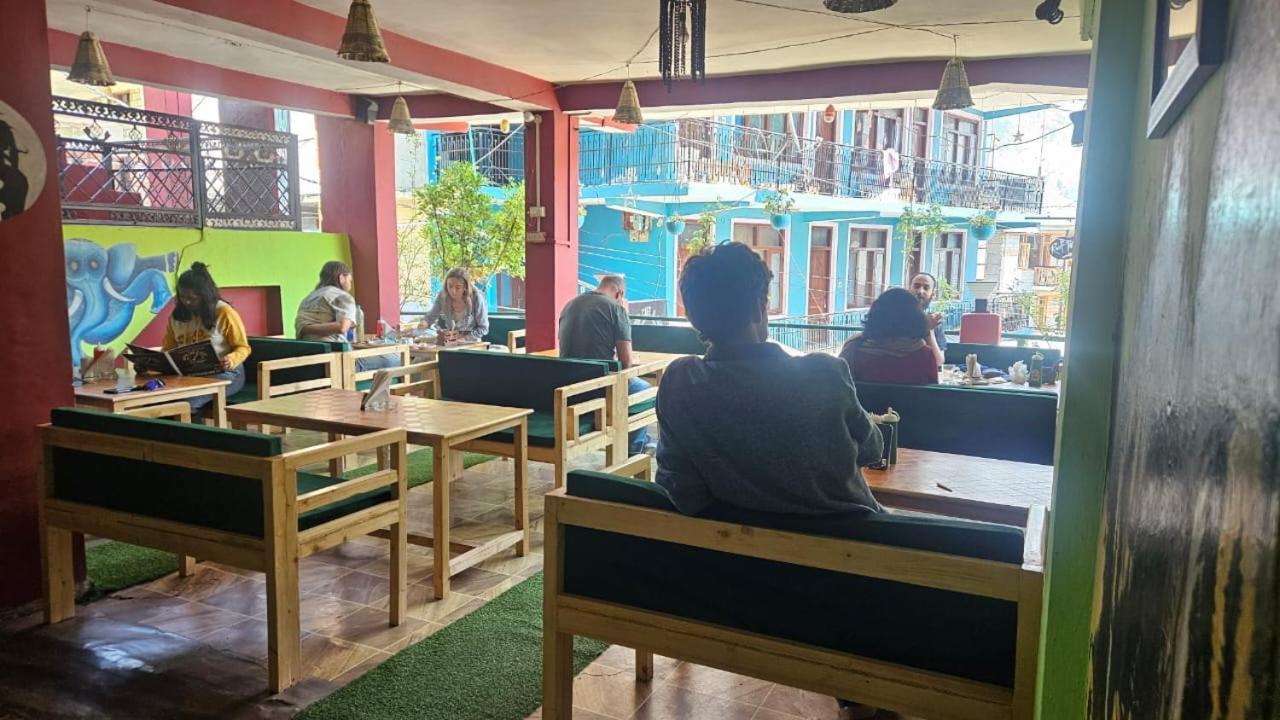 Non Stop Cafe Hostel & Stay Manāli Buitenkant foto