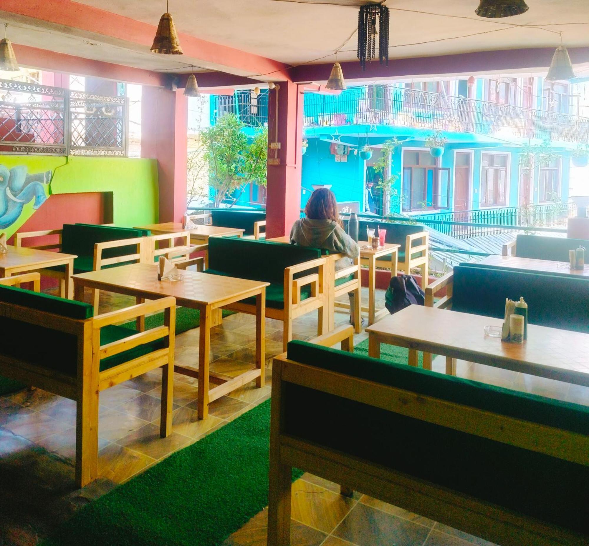 Non Stop Cafe Hostel & Stay Manāli Buitenkant foto