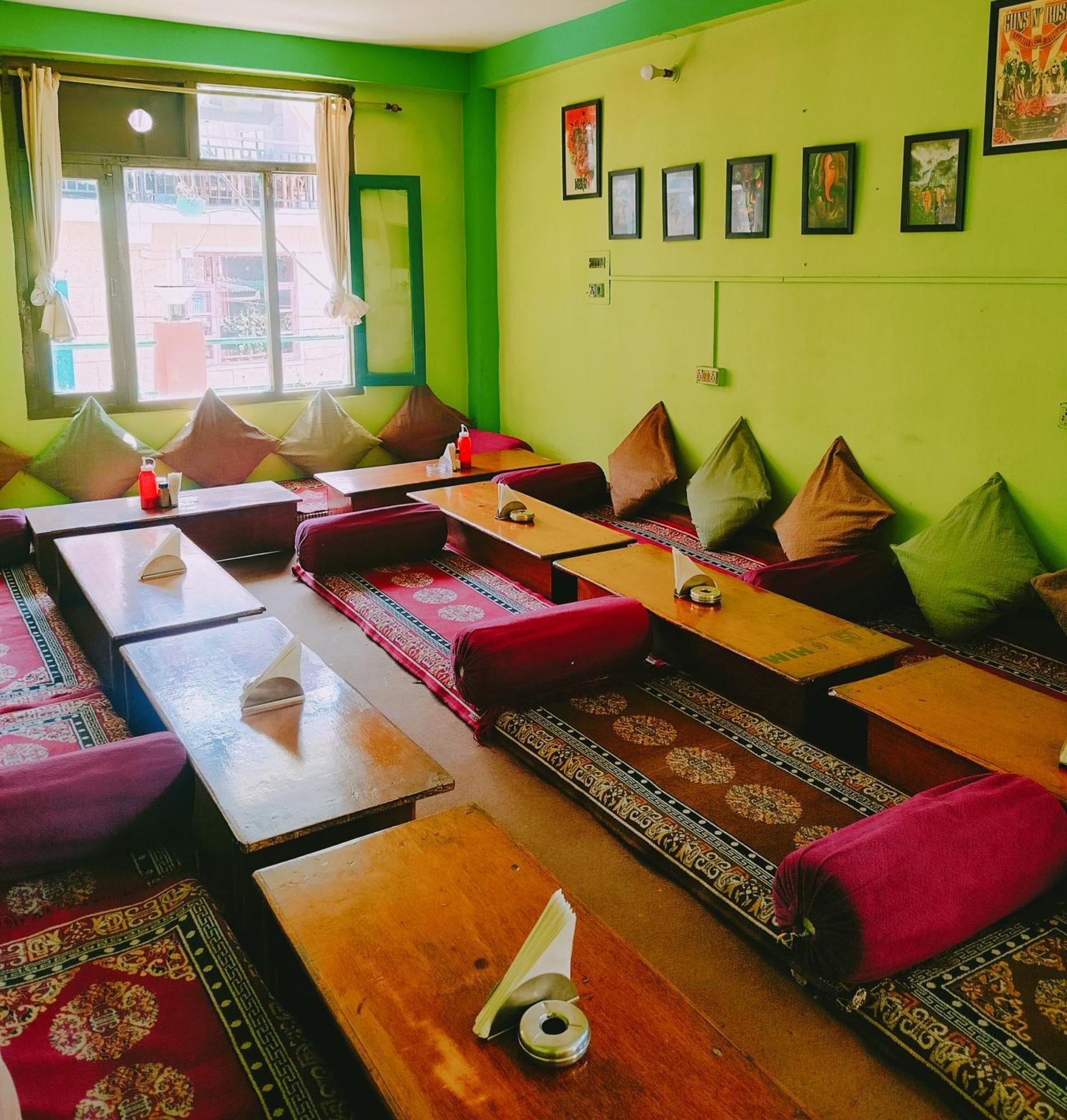 Non Stop Cafe Hostel & Stay Manāli Buitenkant foto
