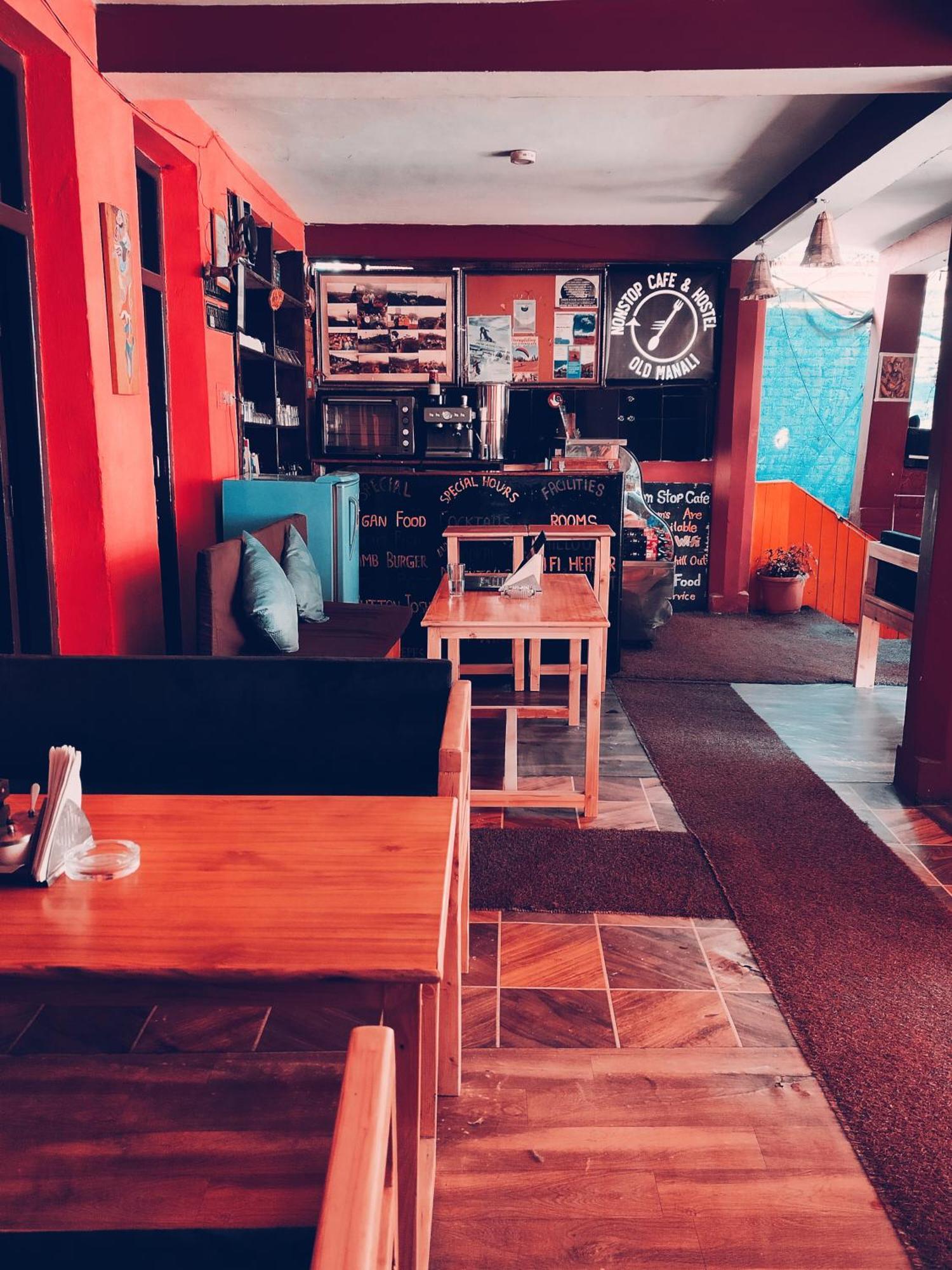 Non Stop Cafe Hostel & Stay Manāli Buitenkant foto