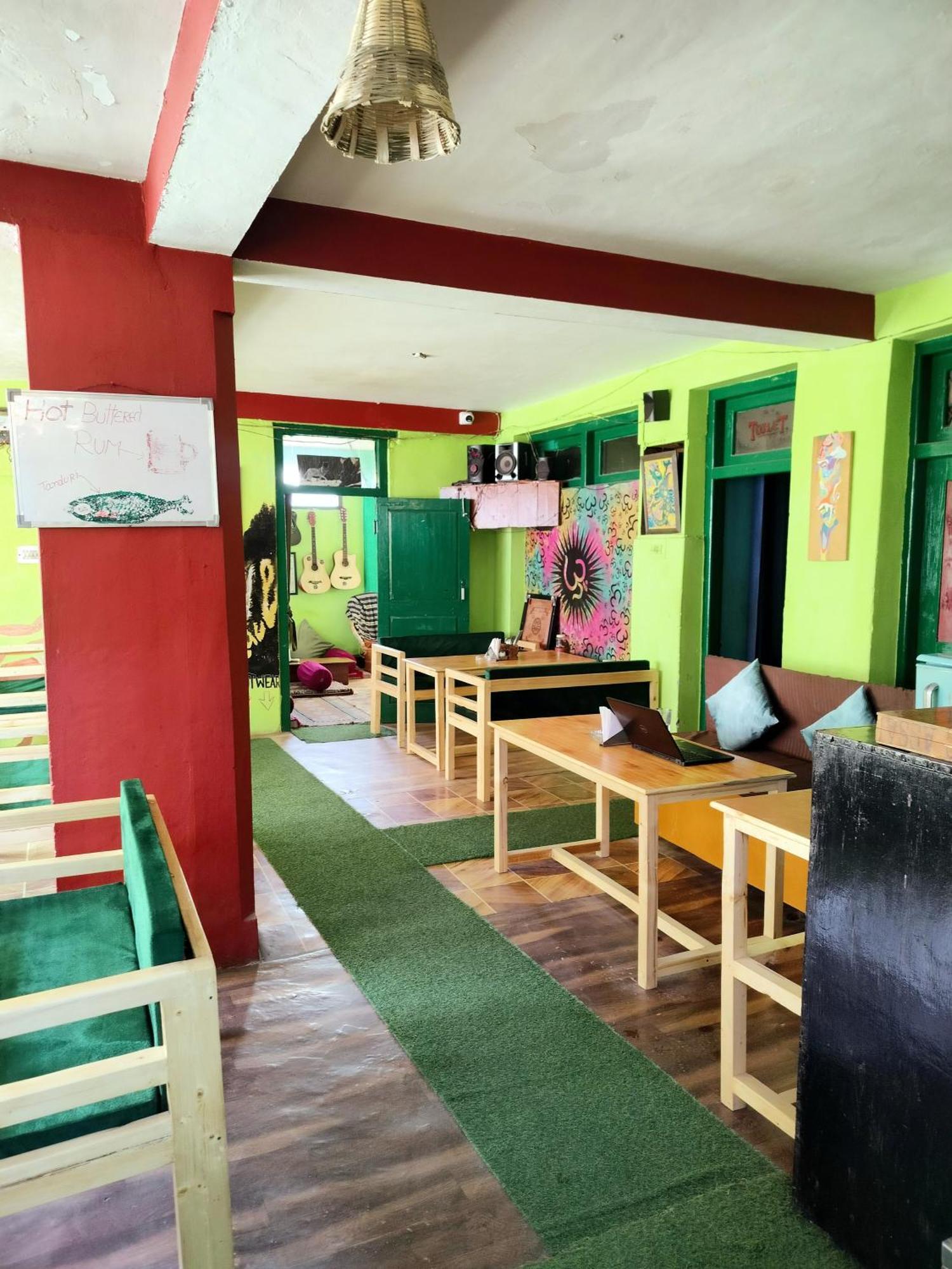 Non Stop Cafe Hostel & Stay Manāli Buitenkant foto