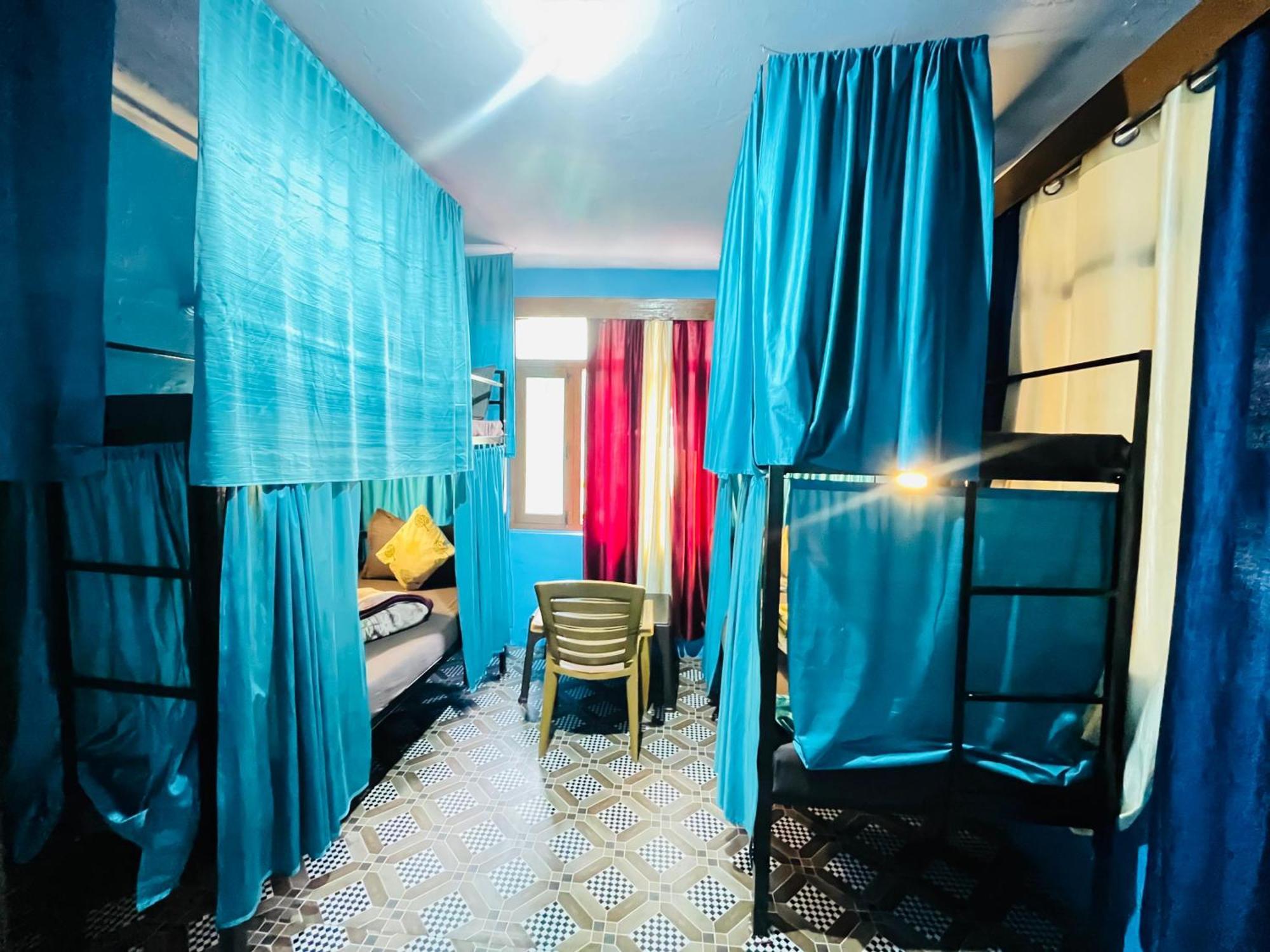 Non Stop Cafe Hostel & Stay Manāli Buitenkant foto